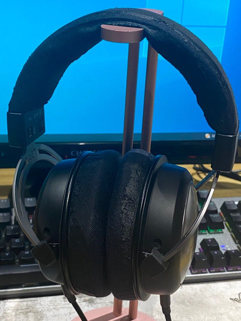 BEYERDYNAMIC T5P (Category: Headphones & Headsets) located in Mandaluyong City. Submitted by audiogaragesale (Listing ID 1255815674, Image 1). Description: BEYERDYNAMIC T5P comped with original packaging, manual working perfectly issue headband and Earpads peeling off .