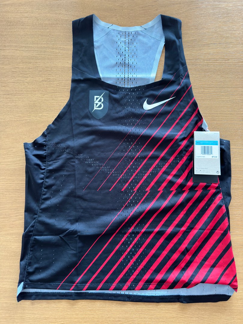 BTC running singlet size M, men, 男裝, 上身及套裝, 背心- Carousell