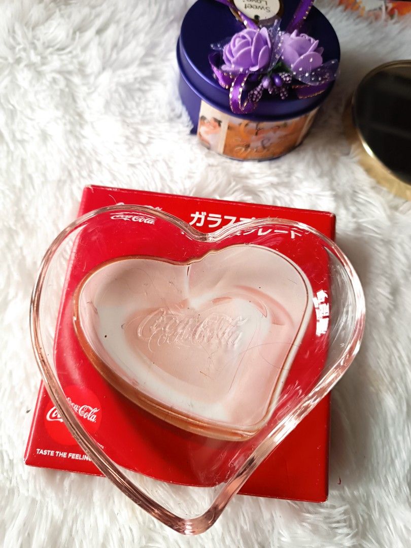 Cakes/cookies serving dish (Category: Bakeware) located in General Santos City (Dadiangas). Submitted by lowlah_na (Listing ID 1255784843, Image 3). Description: Vintage Coca cola cookies serving dish.