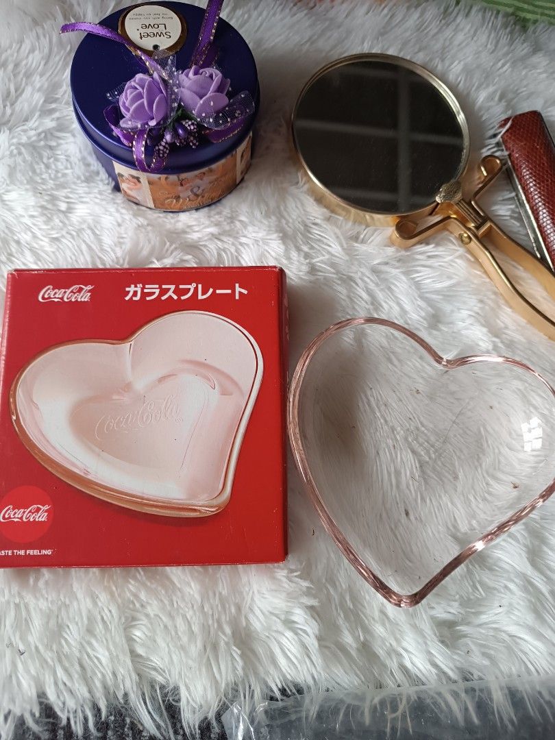 Cakes/cookies serving dish (Category: Bakeware) located in General Santos City (Dadiangas). Submitted by lowlah_na (Listing ID 1255784843, Image 1). Description: Vintage Coca cola cookies serving dish.