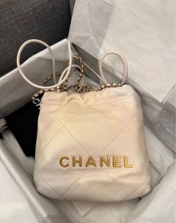 Chanel Mini 22 珍珠白