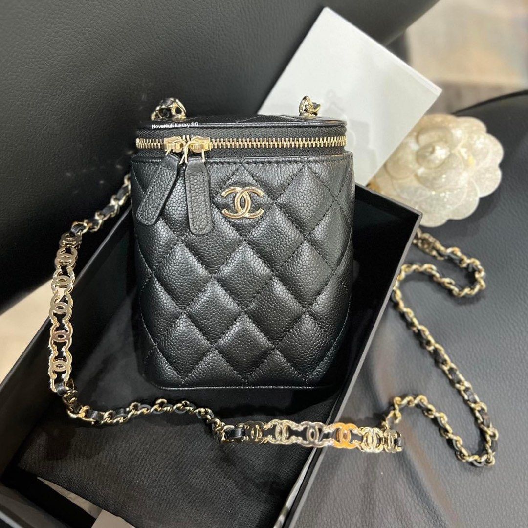 CHANEL VANITY CASE COMPARISON AND WHAT FITS - SMALL VS MEDIUM