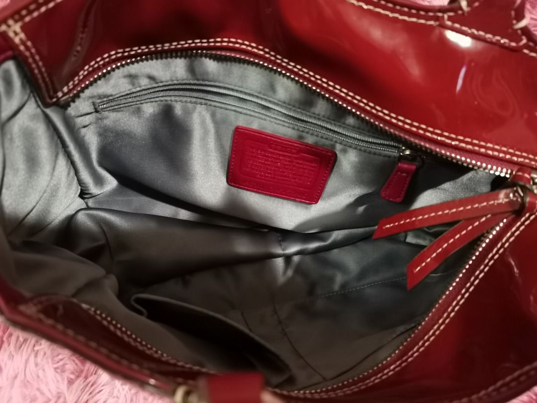 Coach Bag (Category: Luxury Bags & Wallets) located in Davao. Submitted by luvatpursesight (Listing ID 1255921196, Image 3). Description: .