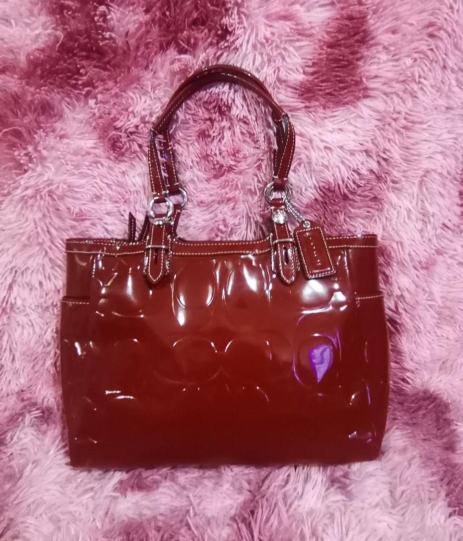 Coach Bag (Category: Luxury Bags & Wallets) located in Davao. Submitted by luvatpursesight (Listing ID 1255921196, Image 1). Description: .