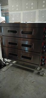 #COMMERCIAL ELECTRIC OVEN 3 DECK AND 9 TRAYS INCLUDED