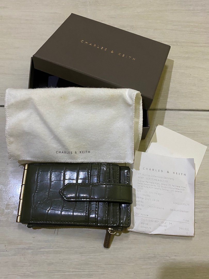 dompet Charles and keith