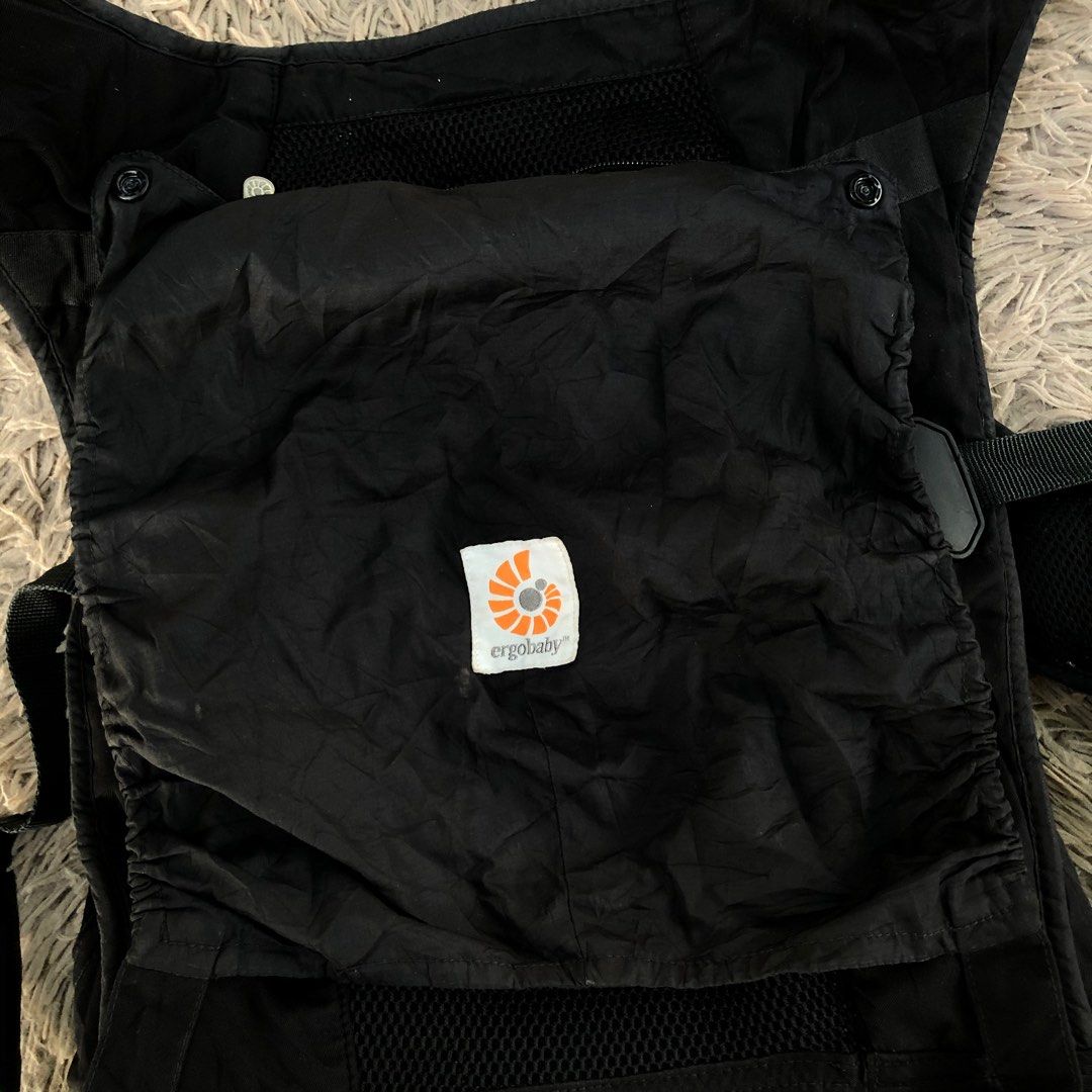 ERGOBABY CARRIER PERFORMANCE VENTUS - BLACK 3 (Category: Carriers & Slings) located in Cabiao. Submitted by MomAndBabyCorner (Listing ID 1255904915, Image 3). Description: The Ergobaby Performance Collection Ventus Carrier is the perfect lightweight companion for active parents and built for adventure. Inspired by the Latin word for wind, this carrier features a moisture-wicking mesh lining and plenty of ventilation for ultimate breathability so 
