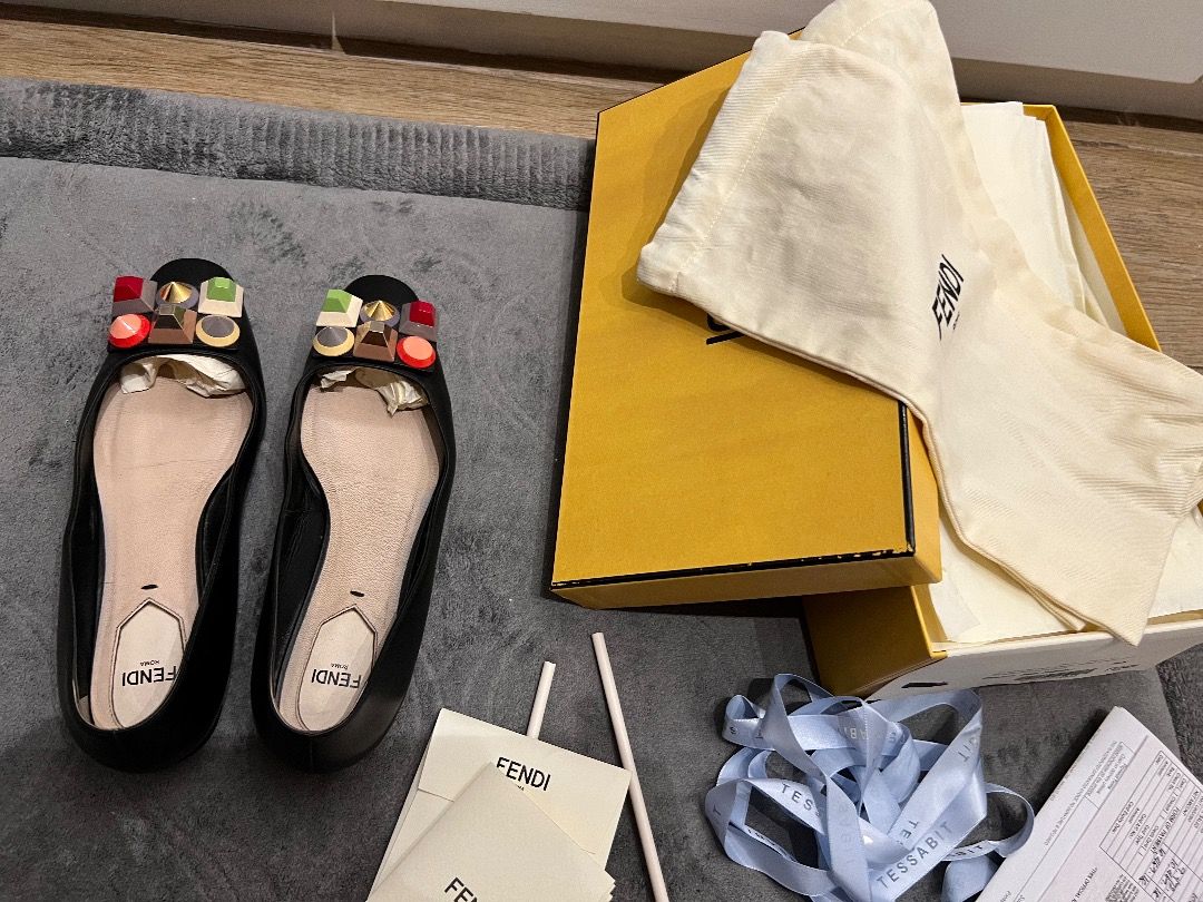 FENDI Roma, Women's Fashion, Footwear, Flats & Sandals on Carousell