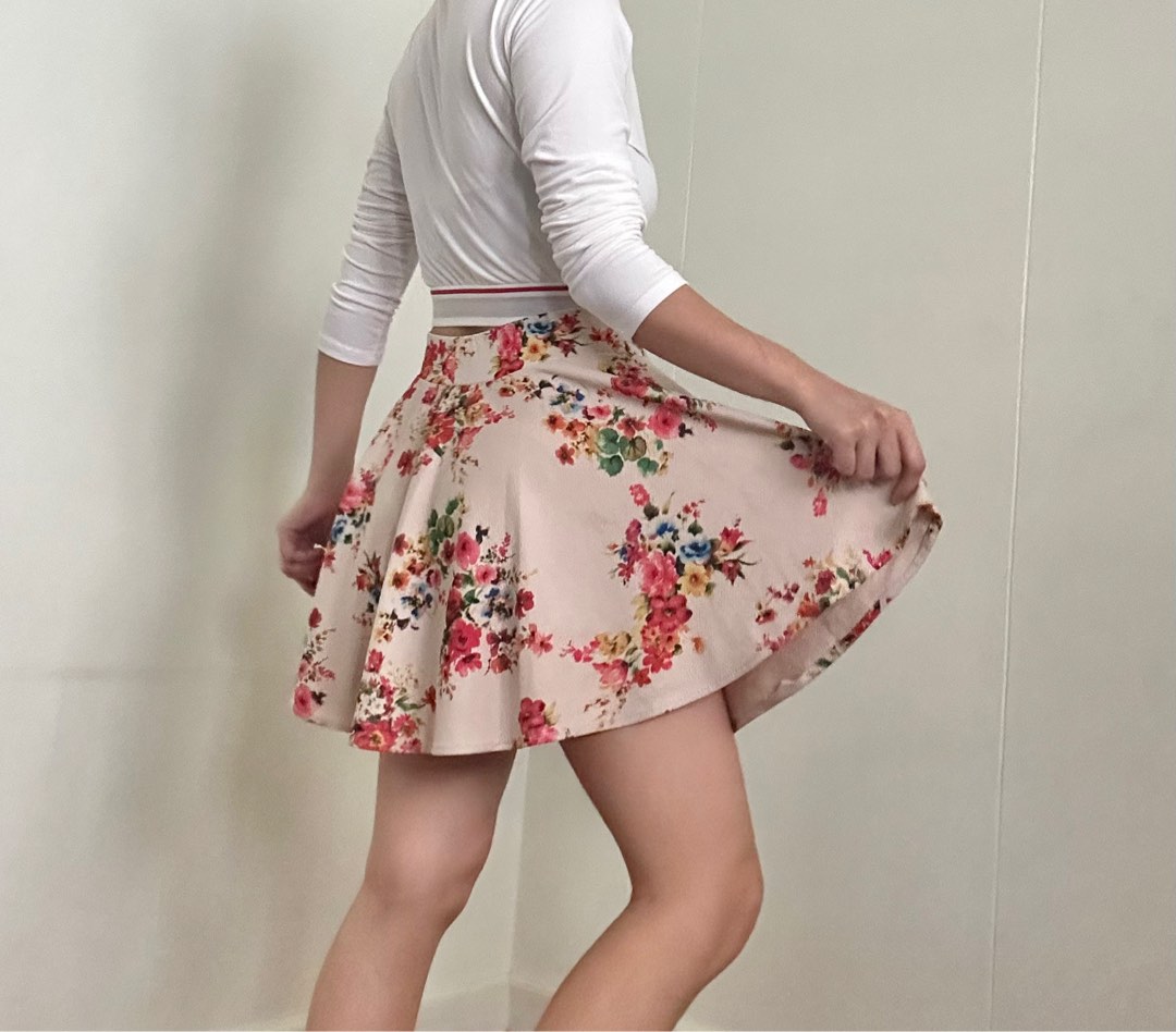 Patterned skater skirt outfit hotsell