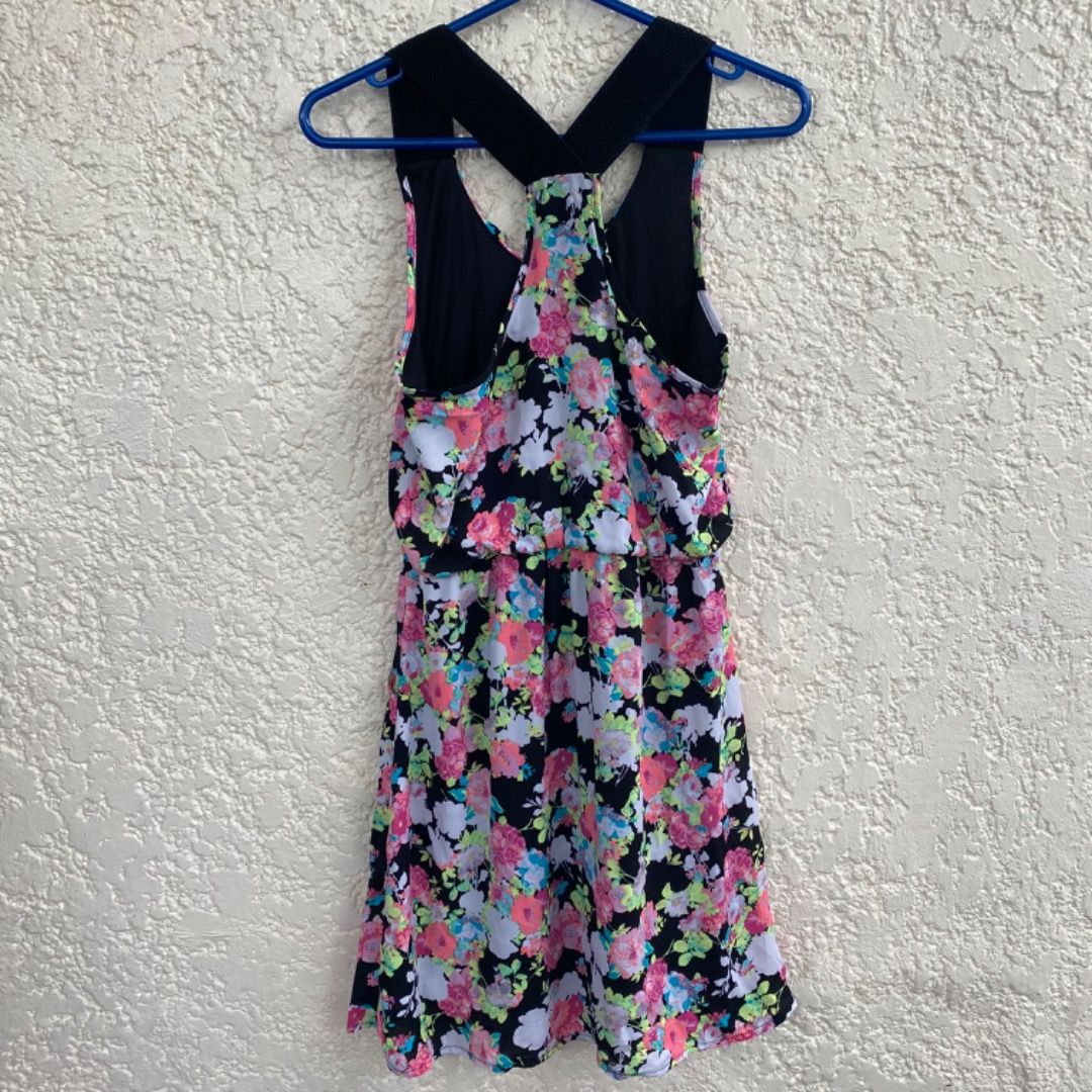 Floral Flower Print Dress (Category: Dresses) located in Cainta. Submitted by paintsoil (Listing ID 1255813307, Image 3). Description: Floral Flower Print Dress - Used but still in a great condition - Size: Medium on tag - Price: ₱180.