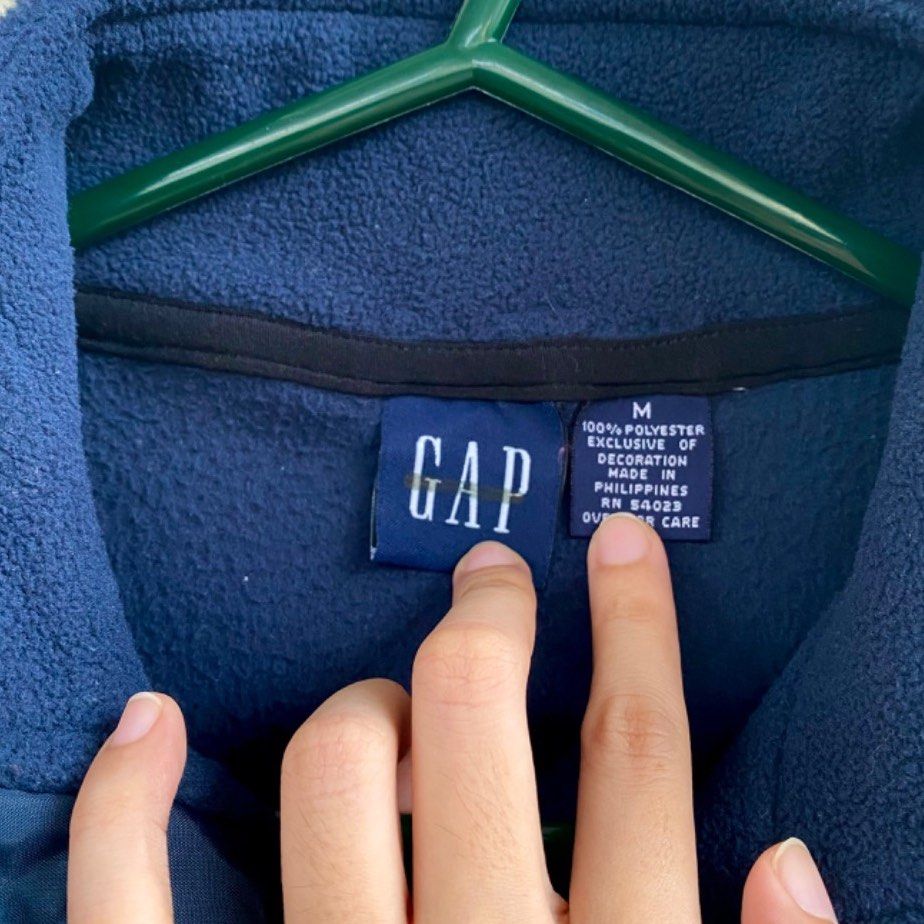 Gap Full Zip Fleece Vest Jacket (Navy Blue) (Category: Coats, Jackets and Outerwear) located in Cainta. Submitted by paintsoil (Listing ID 1255814428, Image 2). Description: Gap Full Zip Fleece Vest Jacket - Used but still in a great condition - Size: Medium on tag - Price: ₱200.