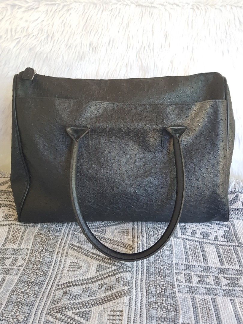 Genuine ostrich doctors/duffle bag (Category: Luxury Bags & Wallets) located in Manila. Submitted by luxuryitems_ph (Listing ID 1255878148, Image 1). Description: Unused(excellent condition)no brand from Japan..