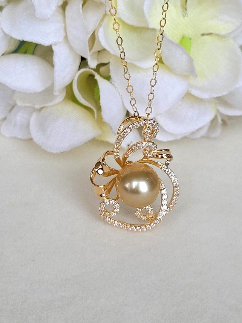 Gold hotsell necklace clearance