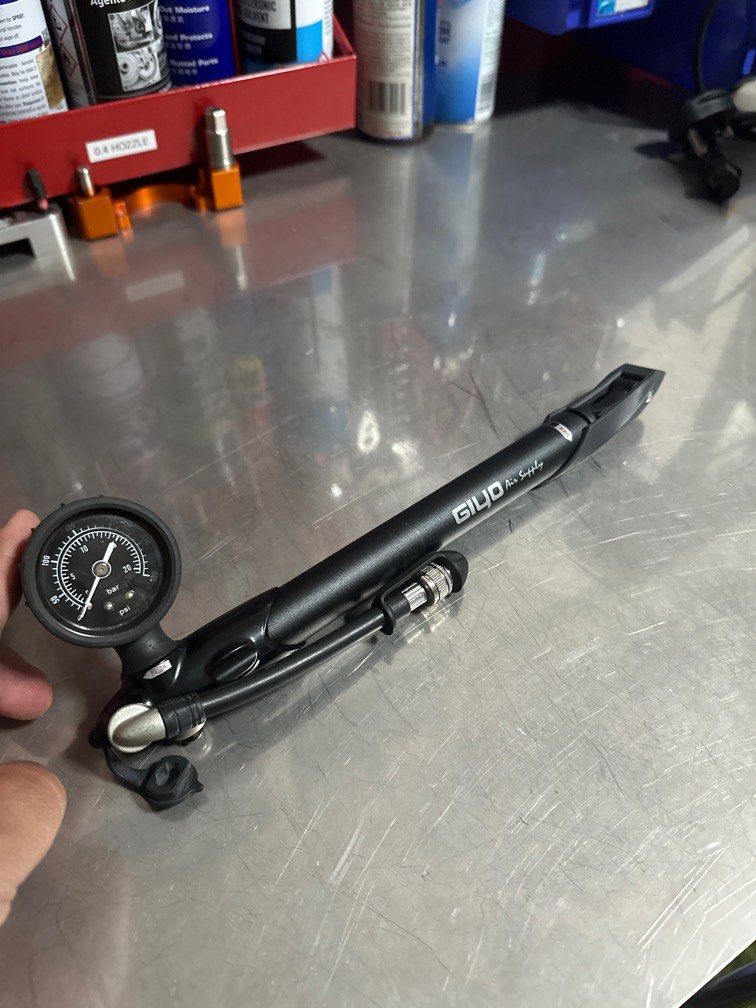 GIYO shock pump, Sports Equipment, Bicycles & Parts, Parts