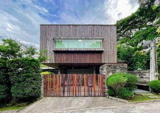 GOOD DEAL & A RARE FIND! Modern Luxurious Industrial-Inspired House with precise interiors and pool for sale in Susana Heights, Muntinlupa City!