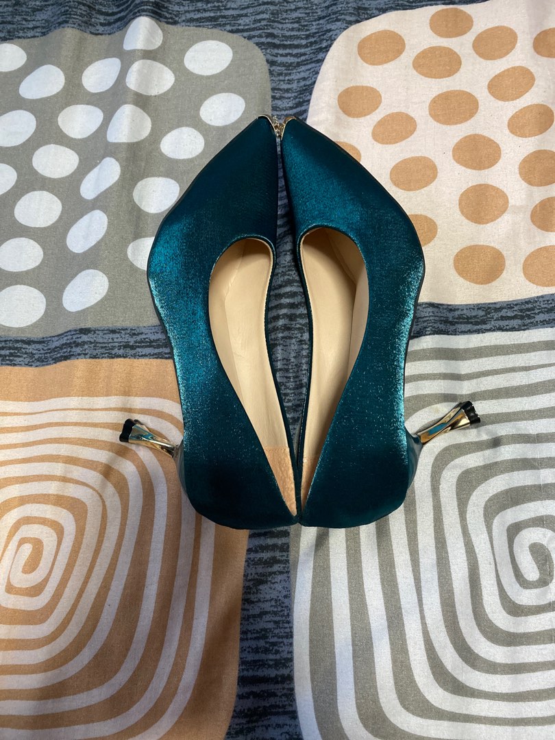 Green Heels, Women's Fashion, Footwear, Heels on Carousell