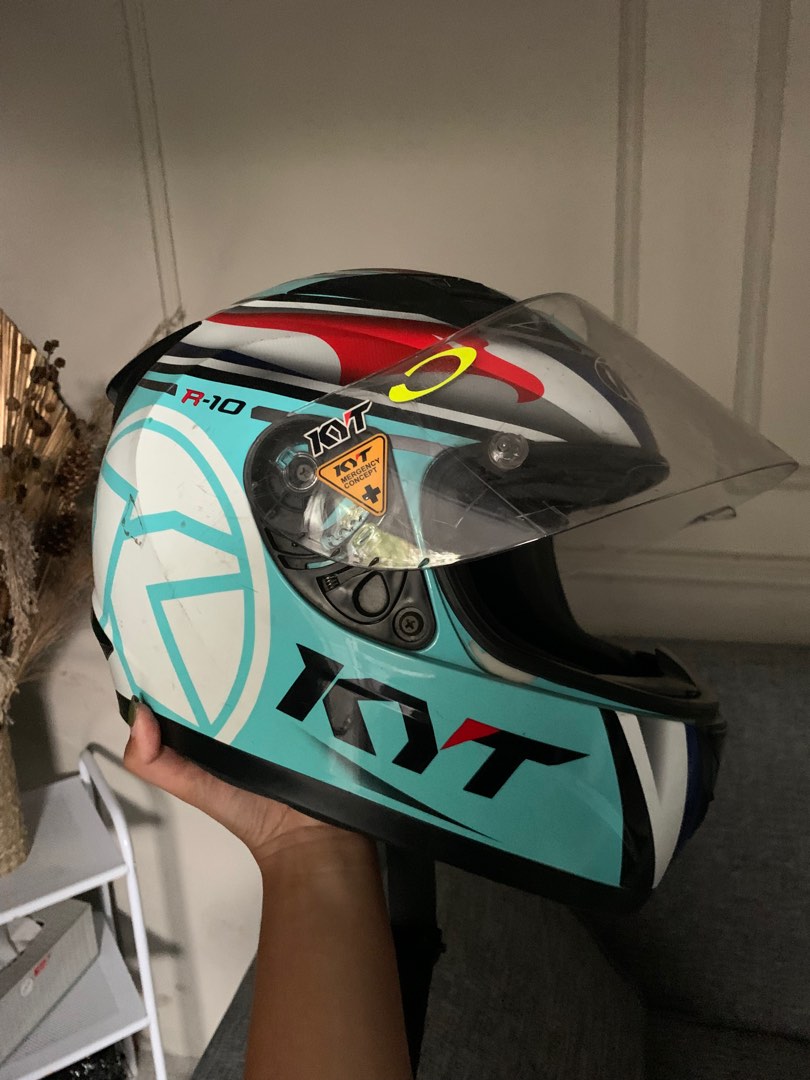 Helm KYT original, Motor di Carousell