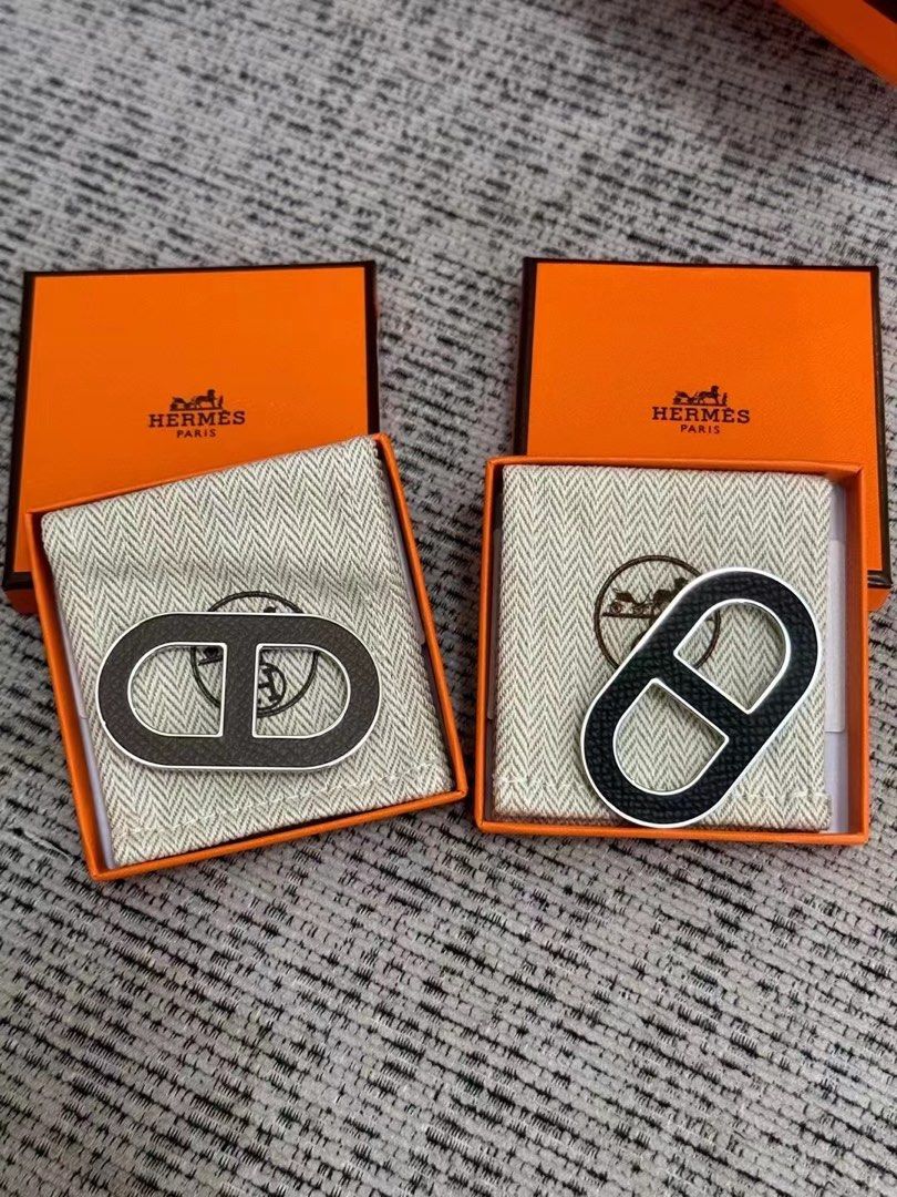 Hermes brooch discount