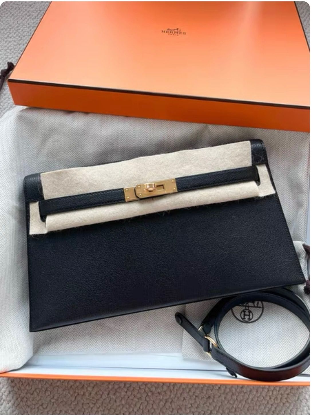 Hermès Kelly Elan In Etoupe Veau Madame Leather With Gold Hardware