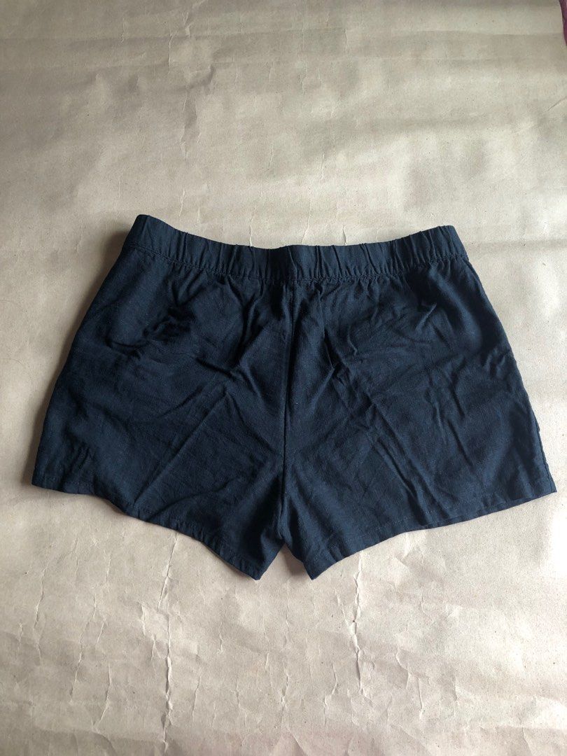 H&m divided hot sale shorts womens