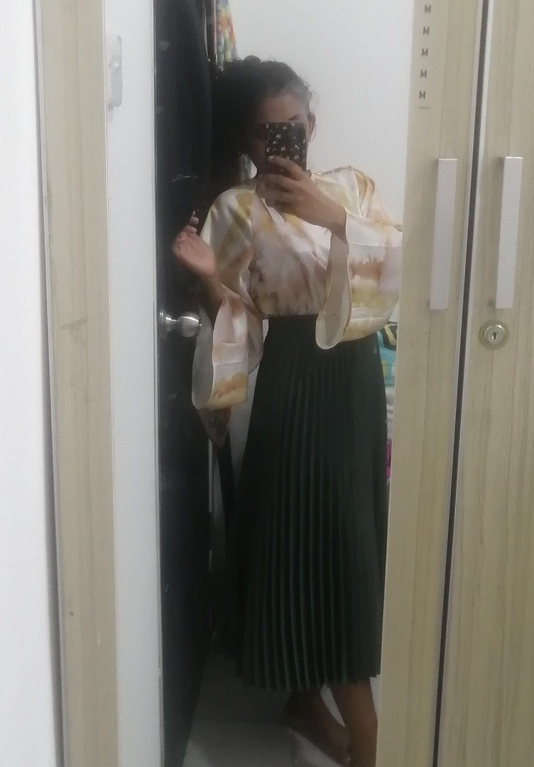 H&m trumpet shop sleeve blouse