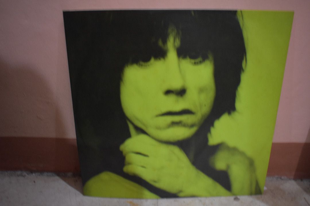 Iggy Pop - Instinct (1988) (Category: CDs & DVDs) located in Kananga. Submitted by christian7n (Listing ID 1255886517, Image 3). Description: Famous comeback album by Iggy Pop, the godfather of Punk. On guitar ex- Sex Pistols Steve Jones. Produced by Bill Laswell. "A solid blast of hard rock ... Iggy's in strong voice here ... it's a competent, well-crafted album" (AllMusic). This is the original European pressing from 1988. The cover has normal 