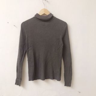 inner uniqlo turtleneck