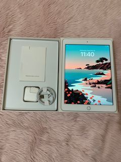 Ipad 5th generation (128gb) with sim slot and box