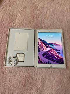 Ipad air 2 (128gb) with sim slot and NO ISSUES!