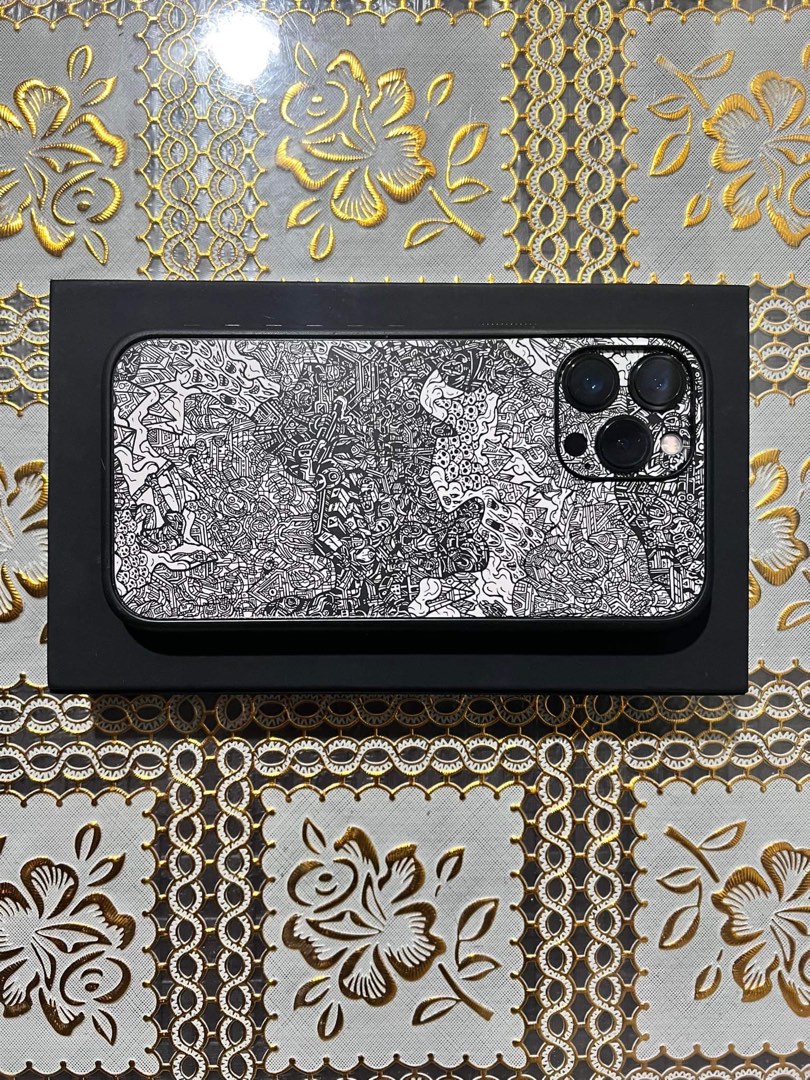 iPhone 13 Pro Max DBrand Grip Case + Robot Camo Case Skin, Mobile