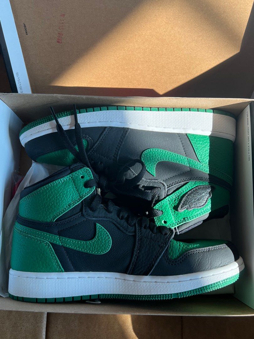 Jordan 1 Retro High OG Pine Green 2.0 (Category: Sneakers) located in Manila. Submitted by vesteeda (Listing ID 1255836270, Image 2). Description: Used 2-3 times Size: 5Y, 37.5 eur, UK 4.5, 23.5cm rfs: decluttering.