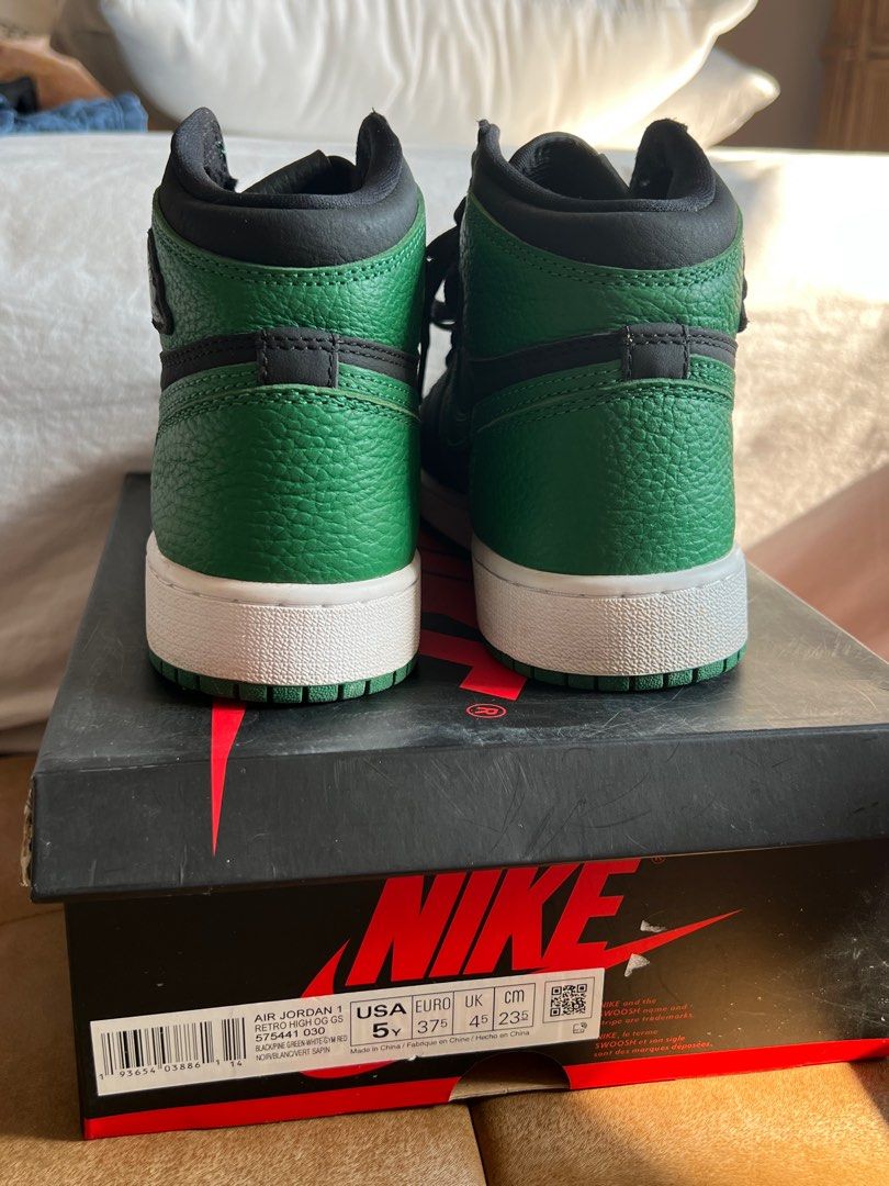 Jordan 1 Retro High OG Pine Green 2.0 (Category: Sneakers) located in Manila. Submitted by vesteeda (Listing ID 1255836270, Image 3). Description: Used 2-3 times Size: 5Y, 37.5 eur, UK 4.5, 23.5cm rfs: decluttering.