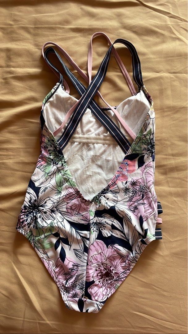 Joylab One Piece Swimsuit, Women's Fashion, Swimwear, Bikinis