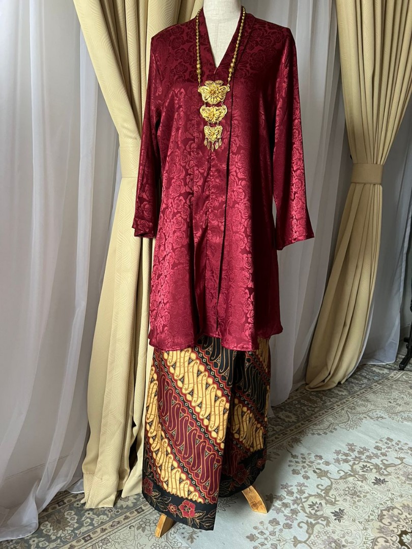 kebaya klasik, Women's Fashion, Dresses & Sets, Traditional & Ethnic ...