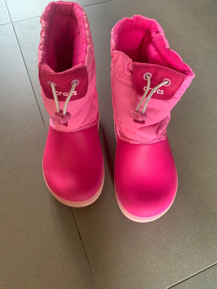 Red store winter crocs