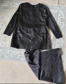 Kurung lace satin hitam