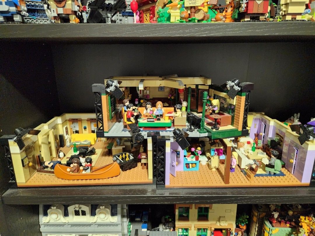 Lego central perk hotsell cultura