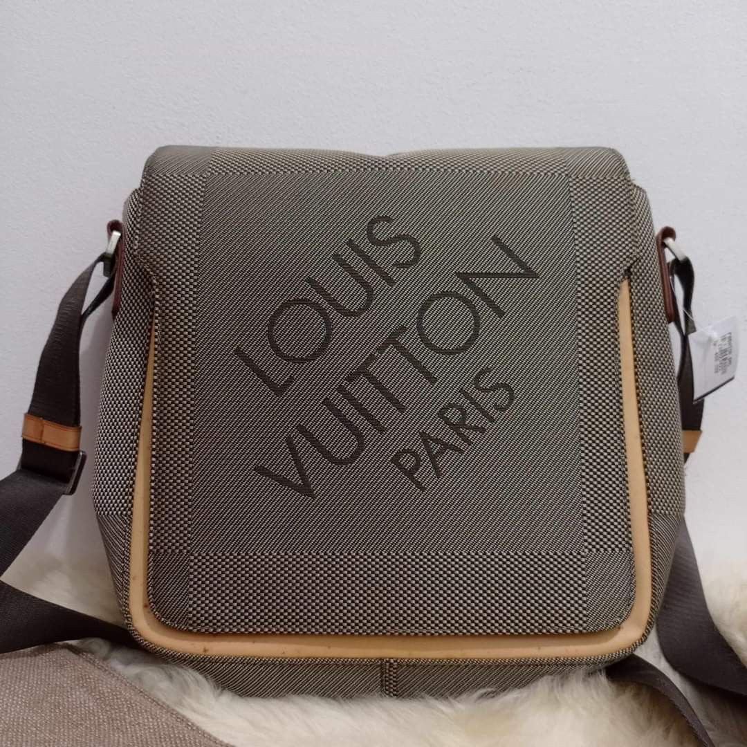 Louis vuitton cup sling bag, Fesyen Pria, Tas & Dompet , Tas Selempang di  Carousell