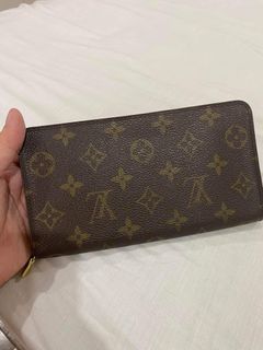 portefeuille louis vuitton compact capucines demi