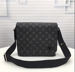 Louis Vuitton Discovery Messenger BB, Men's Fashion, Bags, Sling Bags on  Carousell
