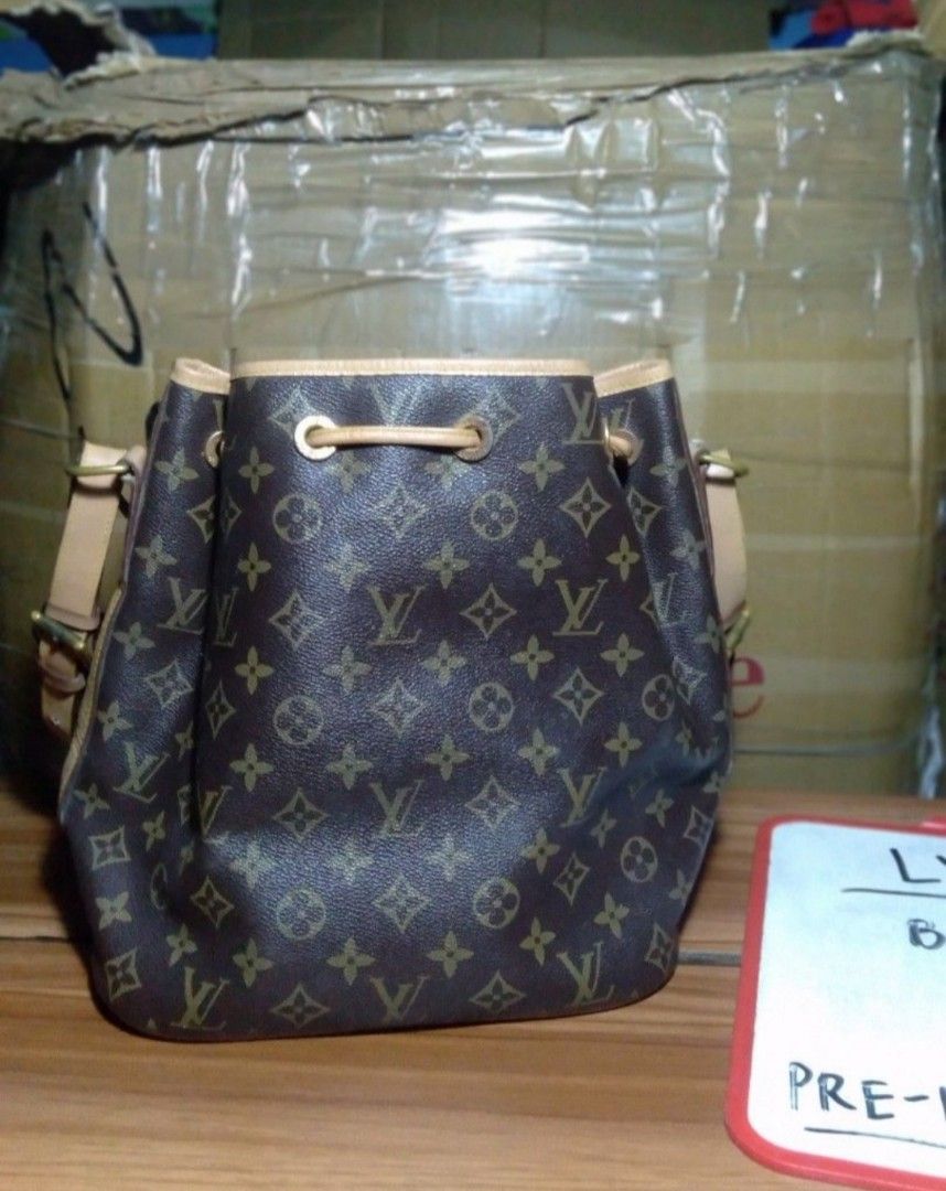 RUSH‼ LV NOE BUCKET BAG (Category: Luxury Bags & Wallets) located in General Tinio. Submitted by hongkongapparel (Listing ID 1255861402, Image 3). Description: AUTHENTIC LV BAG I'm selling my college bag LV😍 LEATHER IS GOODS, NO SCRATCH. MAS MAKINIS PA SAKIN💙 STRICTLY PAYMENT FIRST‼ BUYER WILL SHOULDER THE SHIPPING FEE🌸 FIXED PRICE* NO RETURN, NO EXCHANGE POLICY ALL ITEMS‼ MOP: ✅ GCASH ✅BANK TRANSFER (BDO) ✅REMITTANCE.