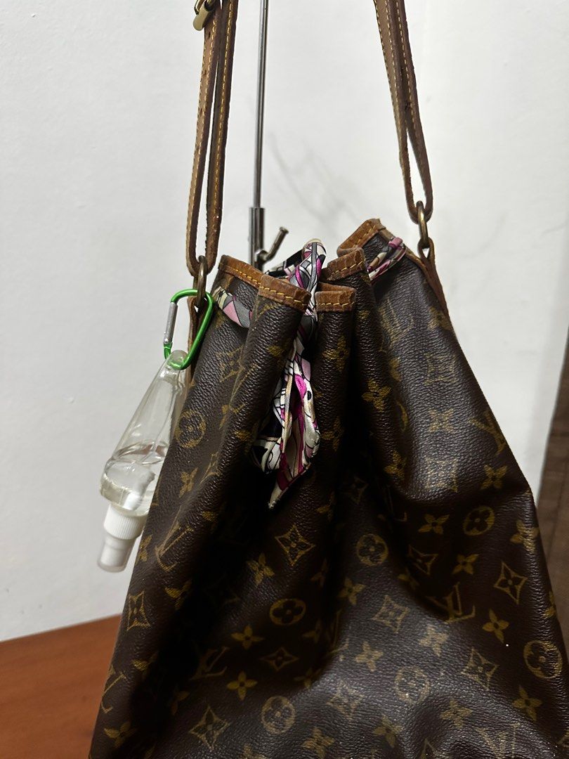 Lv noe mm (Category: Luxury Bags & Wallets) located in Las Pinas. Submitted by luxuryrevealph (Listing ID 1255817274, Image 2). Description: Pamigay sale no string na.