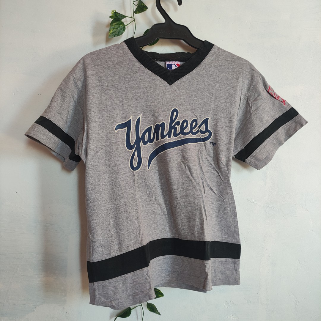 Women's New York Yankees Nike Navy Fashion V-Neck T-Shirt