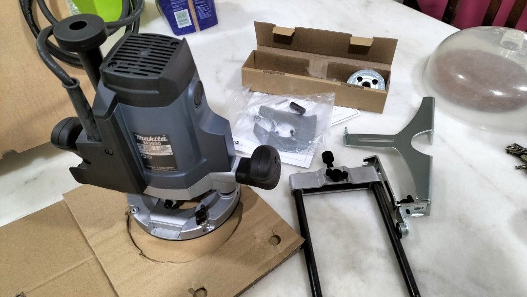 Makita 1650w sales plunge router m3600g