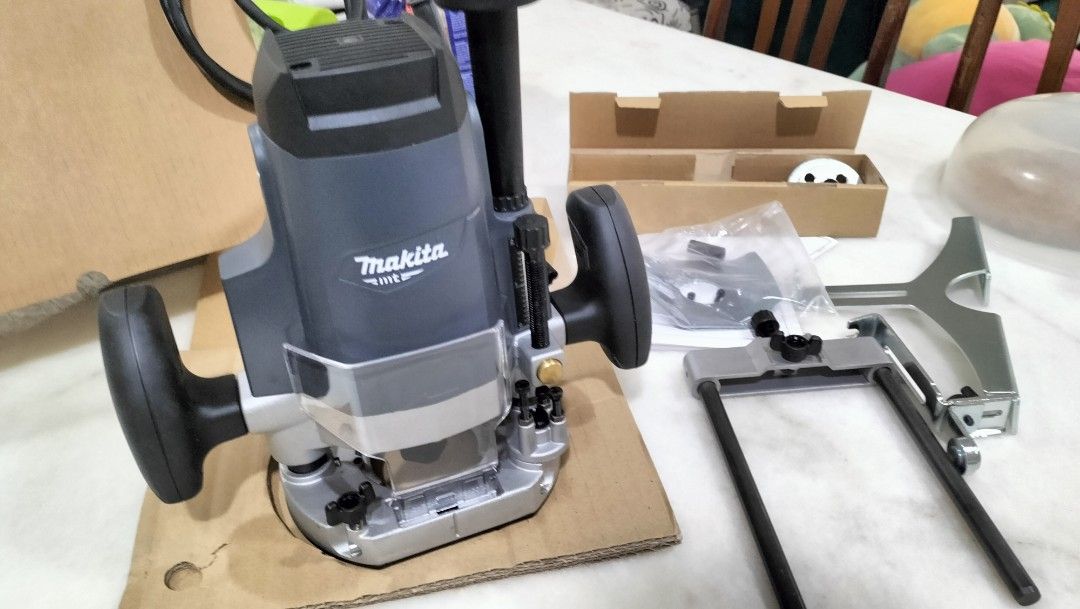 Makita 1650w plunge router m3600g store