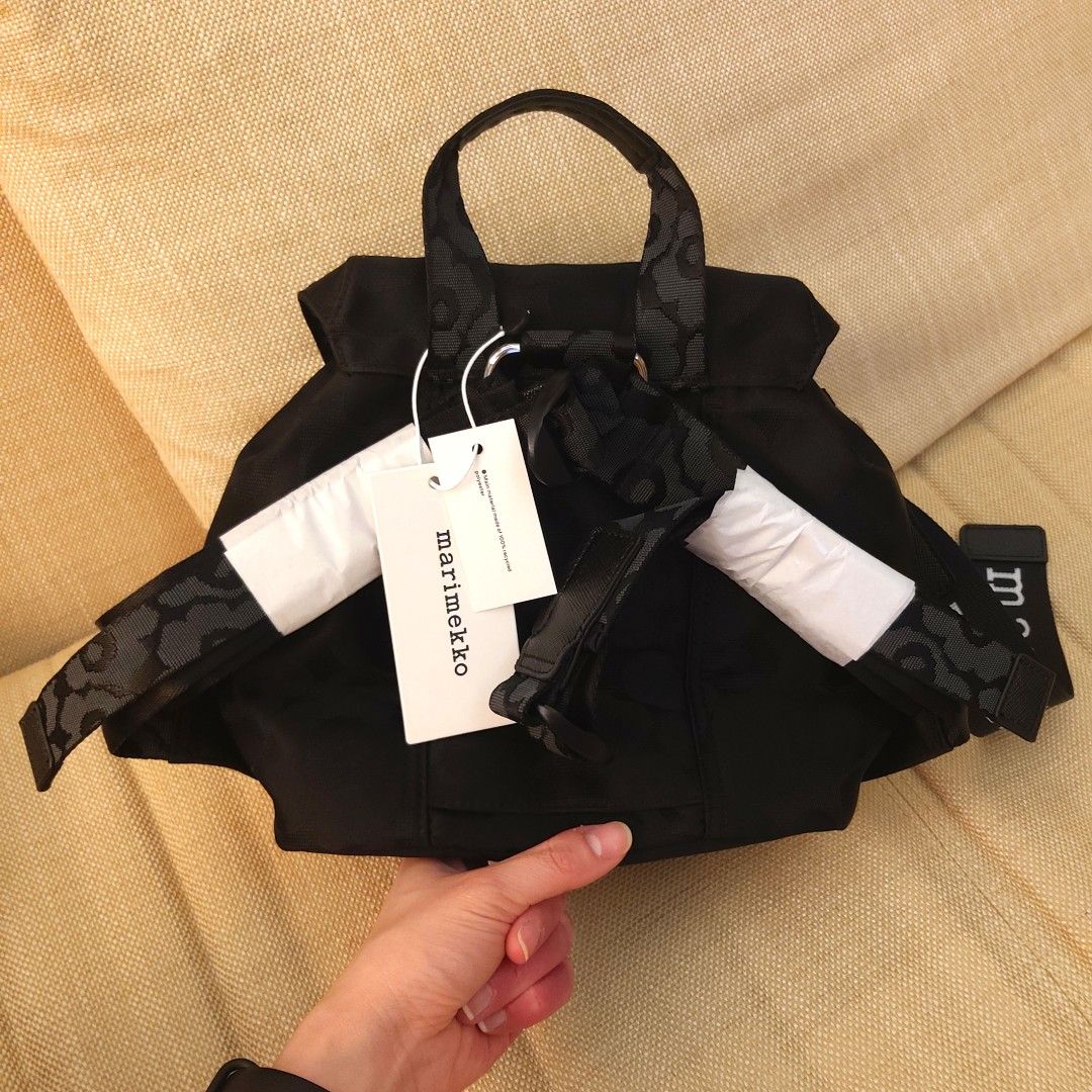 Marimekko 黑色全暗花小背囊Everything backpack S Unikko, 女裝, 手袋