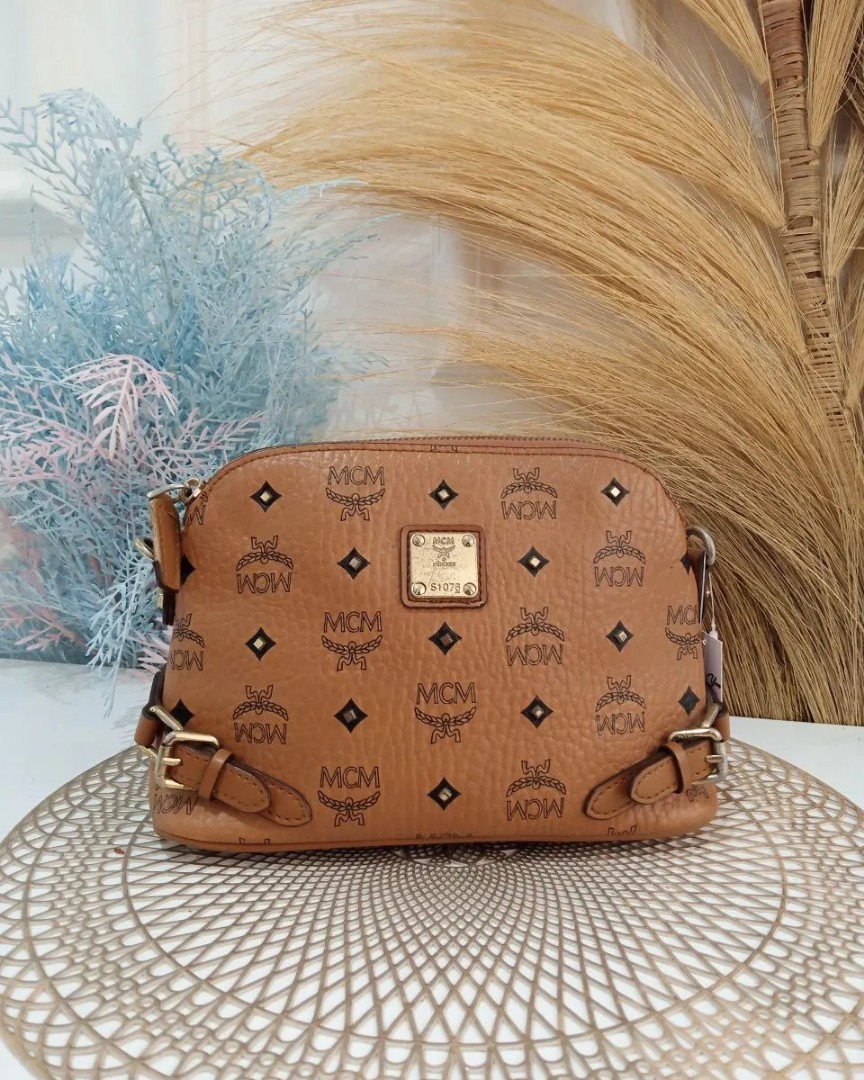 Mcm munchen m1976, Fesyen Wanita, Tas & Dompet di Carousell