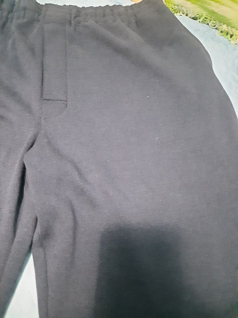 Men's pajama set size L (Category: Sleep and Loungewear) located in Manila. Submitted by luckycharm_215 (Listing ID 1247817016, Image 3). Description: Japan item makapal ang tela storage marks.