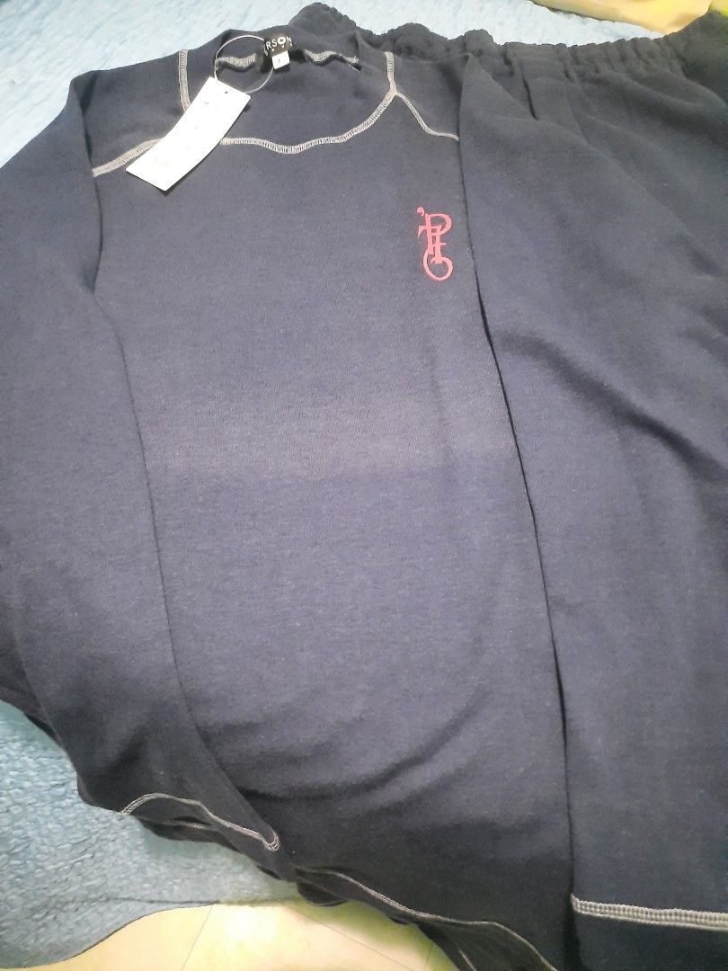 Men's pajama set size L (Category: Sleep and Loungewear) located in Manila. Submitted by luckycharm_215 (Listing ID 1247817016, Image 2). Description: Japan item makapal ang tela storage marks.
