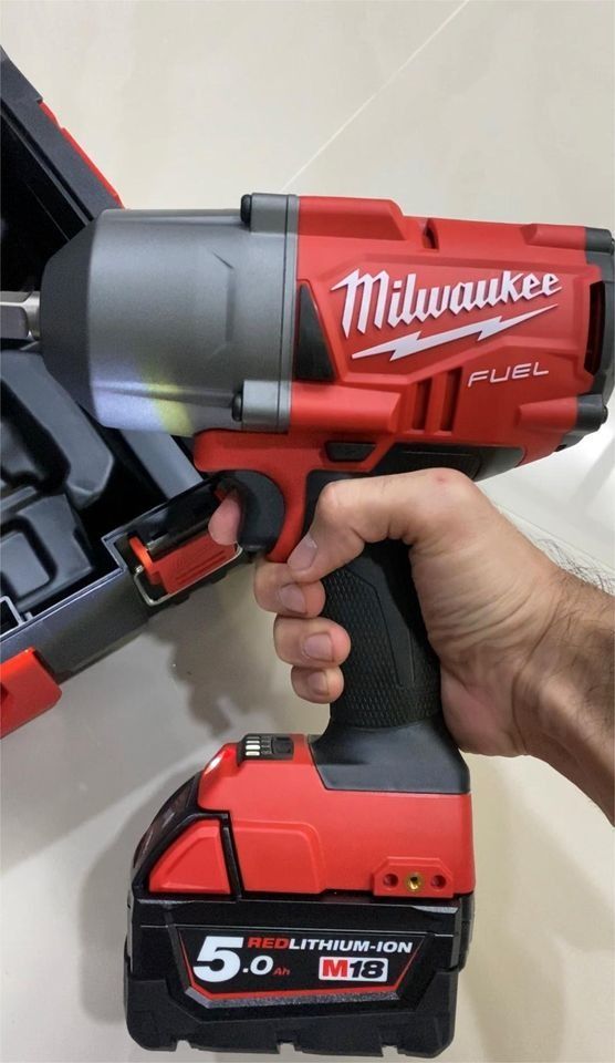 Milwaukee 2864 brushless impact wrench 18V power tool, Furniture  Home  Living, Home Improvement  Organisation, Home Improvement Tools   Accessories on Carousell